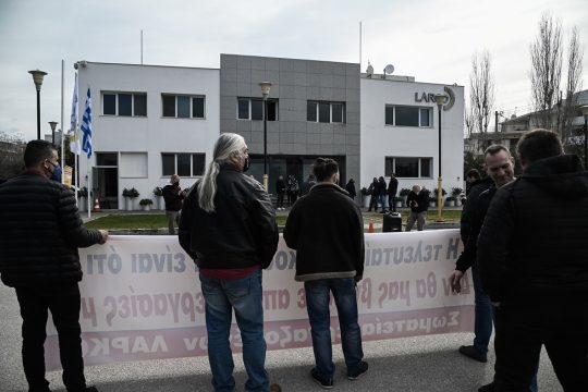 Αγριο σφυροκόπημα στη Βουλή για τη ΛΑΡΚΟ