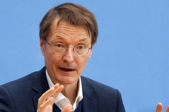 Περάσαμε την κορύφωση της «Ο» αλλά απαιτείται προσοχή, λέει ο Γερμανός υπουργός Υγείας