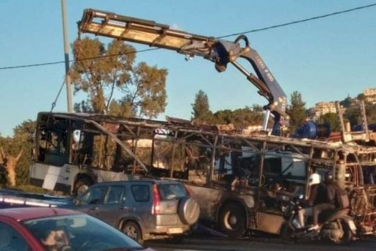 Κρίσιμα ερωτήματα από τη φωτιά σε λεωφορείο του ΟΑΣΑ
