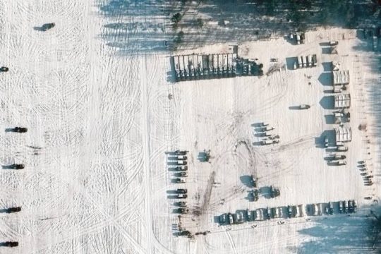 Δορυφορικές εικόνες δείχνουν στρατό στα σύνορα Λευκορωσίας – Ουκρανίας
