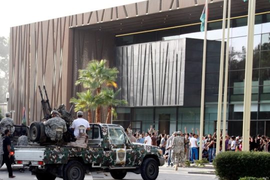 Αντιμέτωπη ξανά με νέα κρίση η Λιβύη, το κοινοβούλιο εξέλεξε νέο πρωθυπουργό