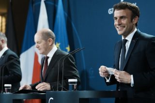 Αποκλιμάκωση… μετ’ εμποδίων