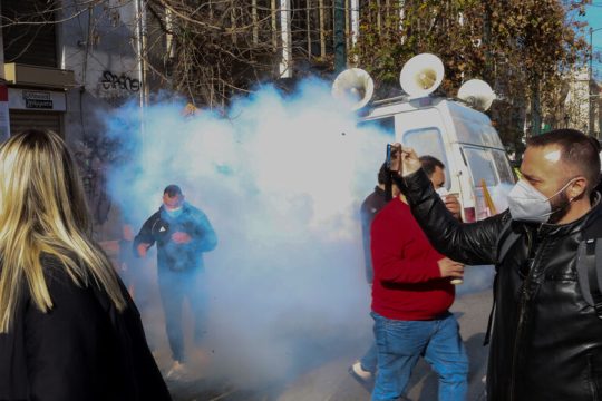 Κινδύνευσε η ζωή τους από τα χημικά των ΜΑΤ