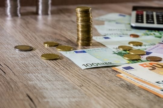 Οι Ελληνες δημόσιοι υπάλληλοι οι πιο φτωχοί στην Ευρώπη