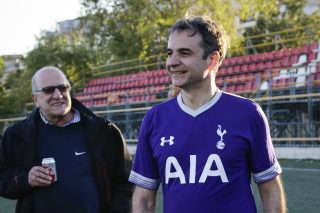 Αντώνη Πανούτσο μη στριμώξεις πολύ τον πρωθυπουργό
