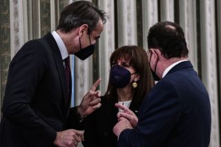 Ενα πομπώδες καλαμπούρι