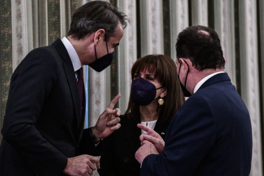 Ενα πομπώδες καλαμπούρι
