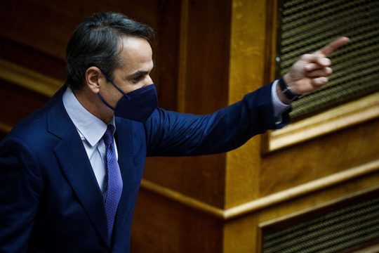 Ο «κατ’ επάγγελμα πολιτικός» κουνάει το δάχτυλο στους αγρότες…