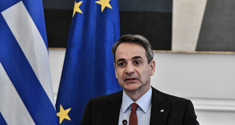 Καταδικάζει Πούτιν, κοιτώντας Ερντογάν