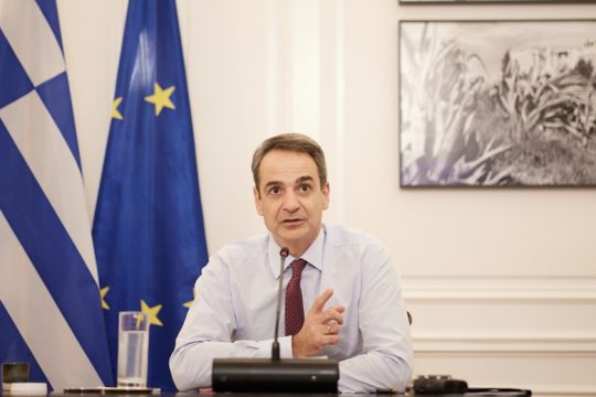 Νέες υποσχέσεις Μητσοτάκη, ενώ η ακρίβεια σαρώνει την κοινωνία