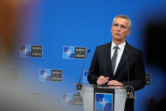 Το ΝΑΤΟ συσκέπτεται και προειδοποιεί τη Μόσχα