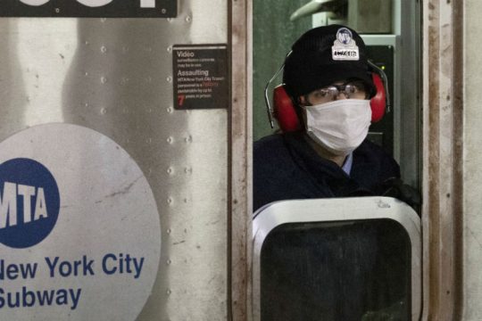 Τέλος οι μάσκες σε κλειστούς χώρους στη Νέα Υόρκη
