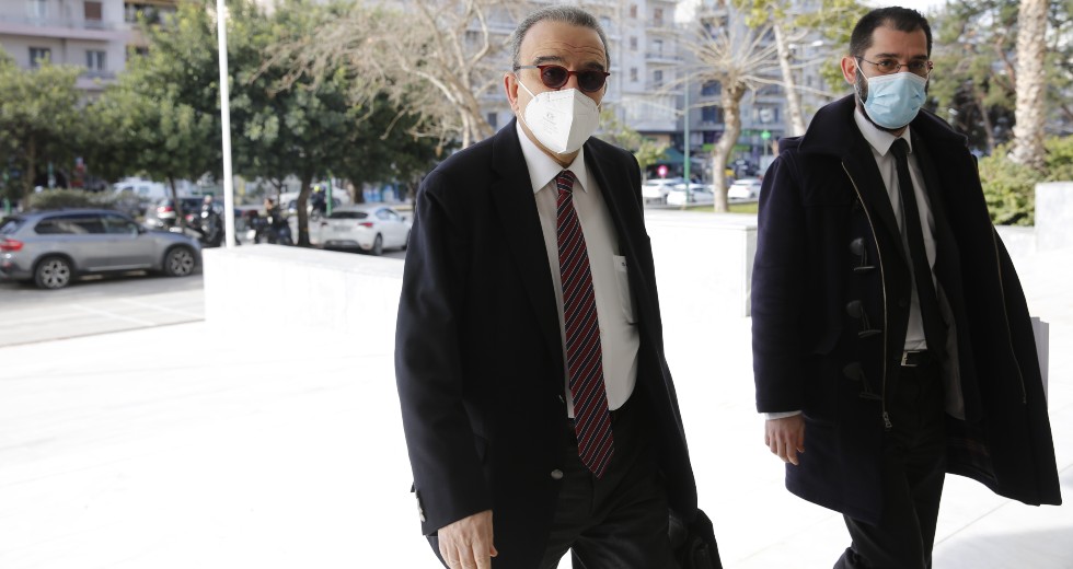 Απολογία Παππά στην ανακρίτρια για τις τηλεοπτικές άδειες