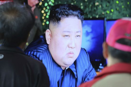 Έστω και τηλεοπτικά εθεάθη η σύζυγος και η «εξαφανισμένη» θεία του Κιμ