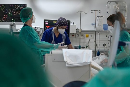 Ξεπέρασαν τις 24.000 οι νεκροί του κορονοϊού