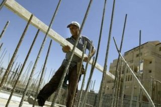 Για 10.000 εργαζόμενους η έξοδος από τα «βαρέα»