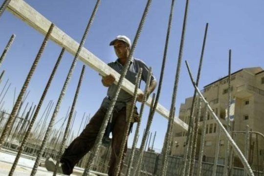 Για 10.000 εργαζόμενους η έξοδος από τα «βαρέα»