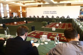 «Πυρά» κατά της κυβέρνησης για τις λέσχες των φιλάθλων