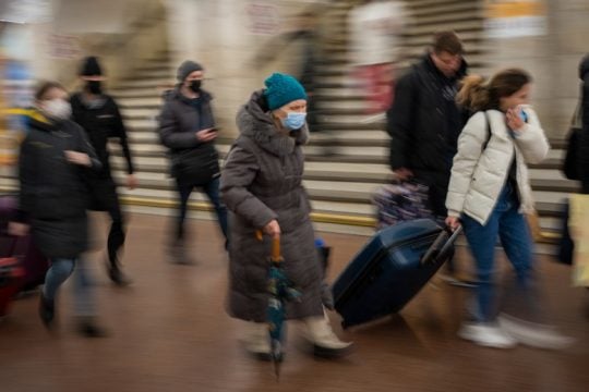 Φόβος και αγωνία στα πρόσωπα κατοίκων του Κιέβου