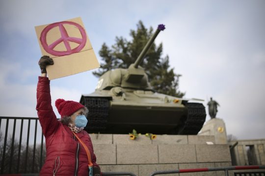 Στην τροχιά μιλιταρισμών και πολέμων