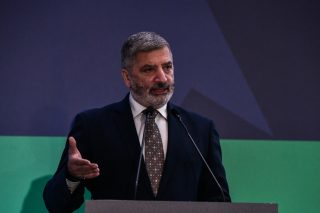 Απέσυρε ο Πατούλης την προκλητική δαπάνη για άγαλμα