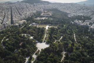 Και άγαλμα και μνημείο