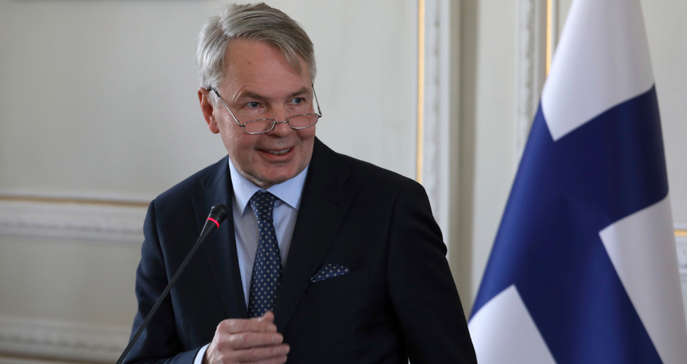 Υπερασπίστηκε την Ελλάδα για το προσφυγικό ο Φινλανδός ΥΠΕΞ, εξήρε όμως και την Τουρκία