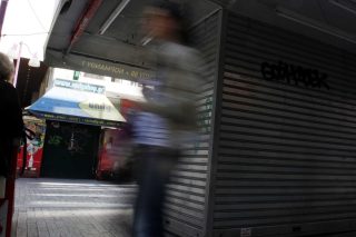 Παραδόθηκε 24χρονος για την αιματηρή ληστεία σε περίπτερο στην Αλεξάνδρας