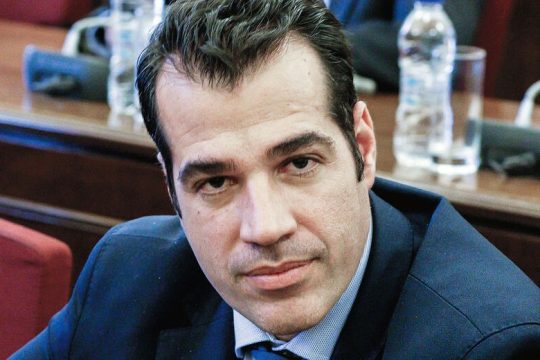 Η κυβέρνηση προαναγγέλλει αποκλιμάκωση και άνοιγμα στον τουρισμό