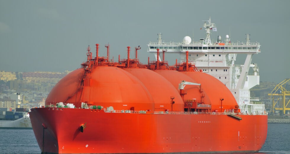 Ποιος πληρώνει τον… βαρκάρη του LNG