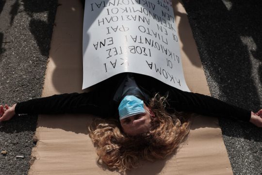 To ψέμα χαλαρώνει, η αλήθεια πονάει