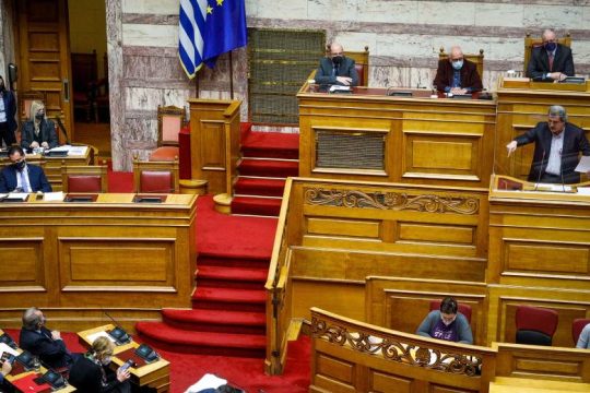Ακραία πόλωση και παραπομπή Πολάκη στην Επιτροπή Δεοντολογίας