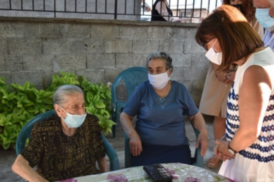 «Αντίο» σε ακόμη μια από τις «γιαγιάδες της αλληλεγγύης» στη Λέσβο