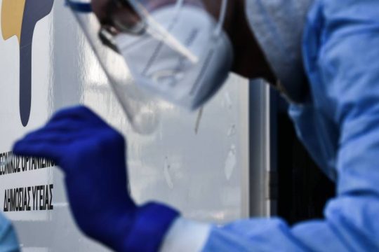 Πάνω από 18.600 κρούσματα και 88 θάνατοι λόγω πανδημίας