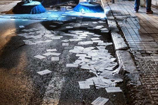 Παρέμβαση «Ρουβίκωνα» σε ομιλία του Κώστα Μπακογιάννη