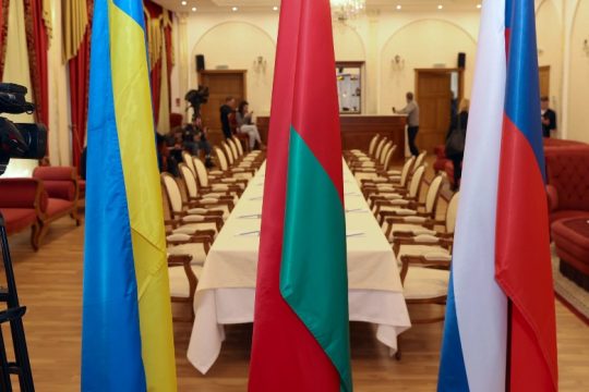 Συμφωνία για β’ γύρο διαπραγματεύσεων, ενώ οι μάχες συνεχίζονται