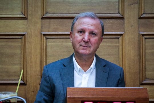 «Πάσα» στη Ν.Δ. από βουλευτή του ΣΥΡΙΖΑ για τη Novartis