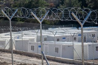Συνεχίζουν την παράνομη κράτηση προσφύγων στη Σάμο