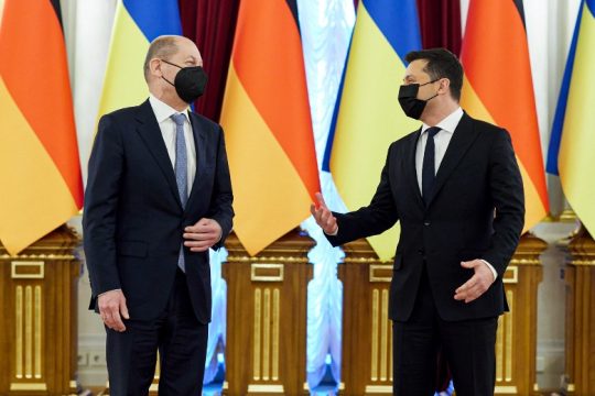 Διπλωματικός μαραθώνιος, ενώ ακούγονται οι ιαχές του πολέμου