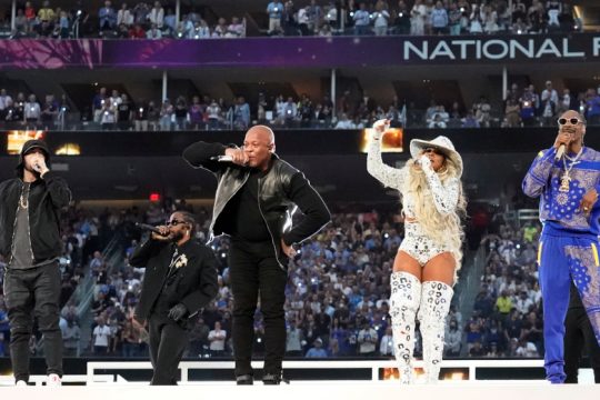 Superbowl: Η αφρόκρεμα του hip hop στο μεγάλο πάρτι του Dr. Dre
