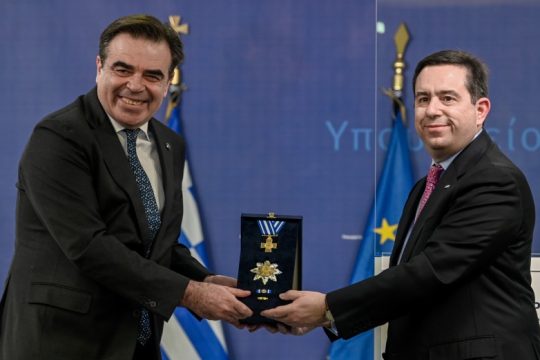 Συγχαρητήρια αντάλλαξαν Μηταράκης-Σχοινάς με φόντο την τραγωδία στον Έβρο