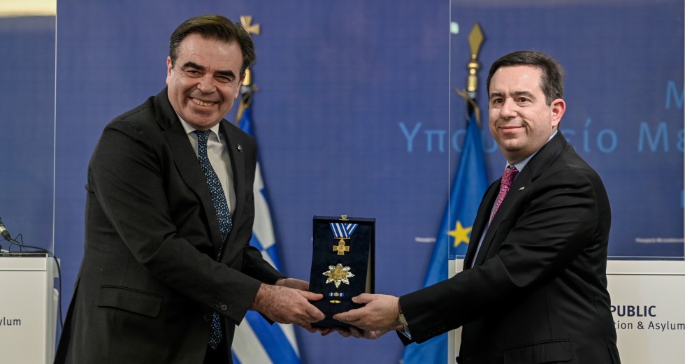 Συγχαρητήρια αντάλλαξαν Μηταράκης-Σχοινάς με φόντο την τραγωδία στον Έβρο