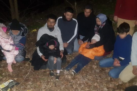 Ξανά στην παγωμένη νησίδα του Εβρου οι Σύροι πρόσφυγες