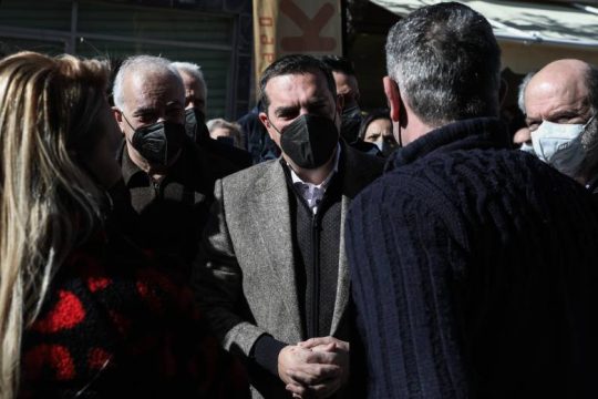 Τσίπρας: Η κυβέρνηση να σταματήσει να παριστάνει τον τροχονόμο των καρτέλ