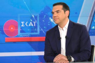 Ο Σκάι δεν ξέρει ότι κυβερνά η Ν.Δ., ας τους το πει κάποιος!