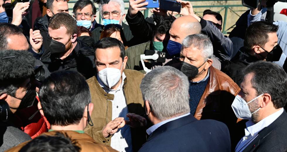 Αλ. Τσίπρας: Διακυβεύεται η παραμονή αγροτών στα χωράφια