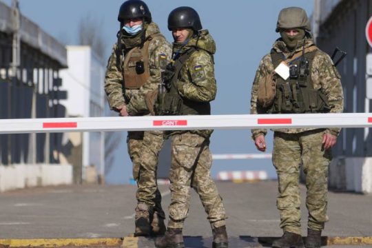 Μπαράζ κυρώσεων κατά της Ρωσίας από τη Δύση – Όλα ανοιχτά για το Ντονμπάς