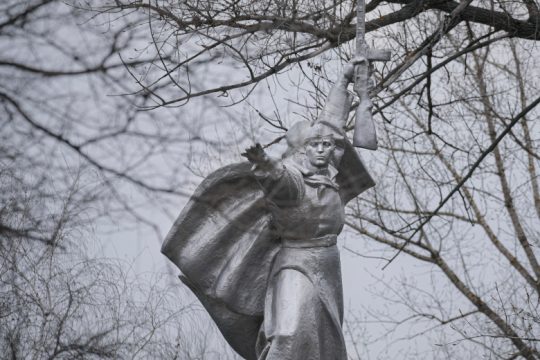 Αναζητείται διπλωματική λύση, ενώ η Ουκρανία «βράζει»