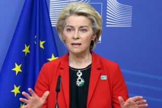 #BrusselsCalling: Oι ηγέτες συζητούν κυρώσεις σε βάρος της Ρωσίας για το Oυκρανικό [podcast]
