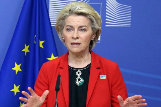 #BrusselsCalling: Oι ηγέτες συζητούν κυρώσεις σε βάρος της Ρωσίας για το Oυκρανικό [podcast]